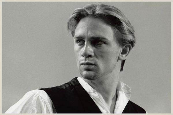 A young Daniel Craig starring in theatre