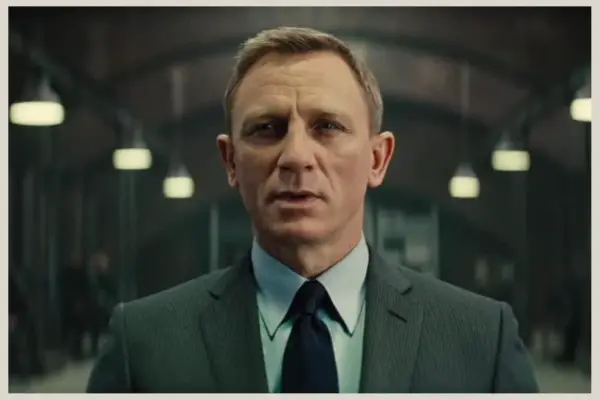 Daniel Craig as james Bond in Spectre