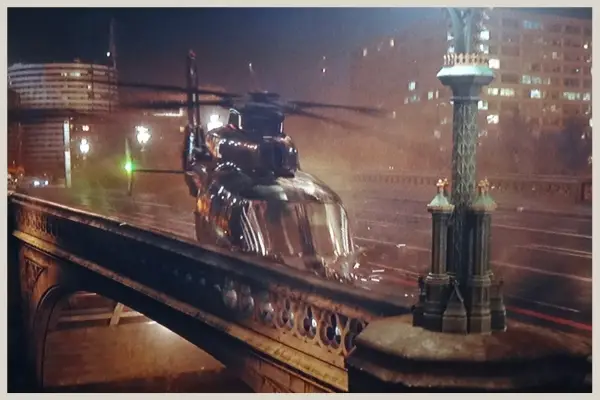 Blofeld's helicopter crashes on Westminster Bridge