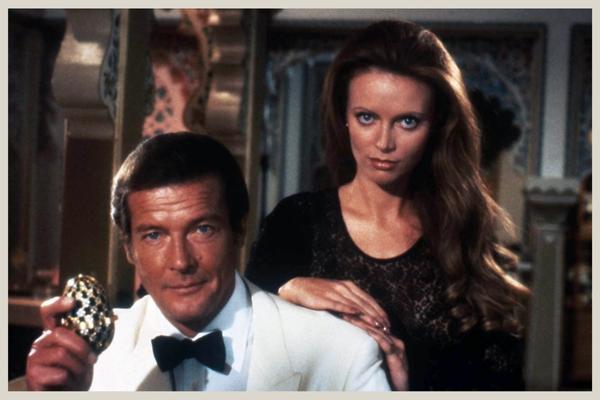 Bond and Magda on Octopussy set