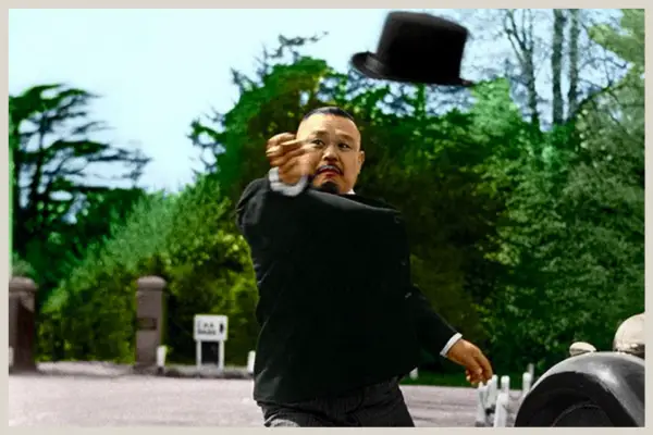 Oddjob throwing his razor brimmed hat