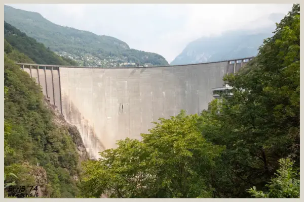 Contra Dam James Bond Switzerland