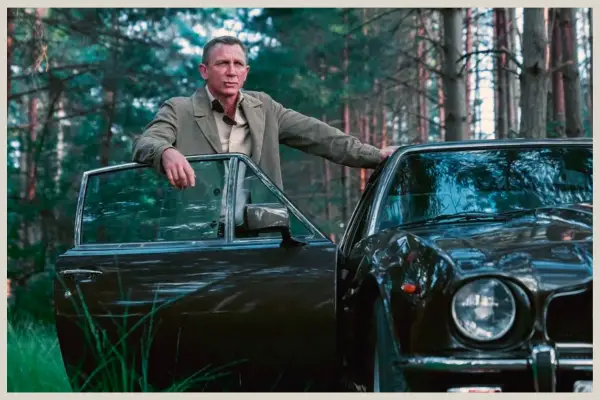 What Car does James Bond drive (1)